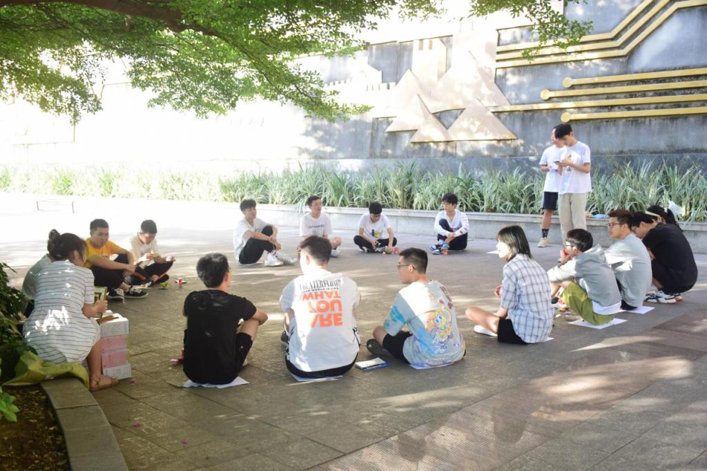 各心理委员进行自我介绍
